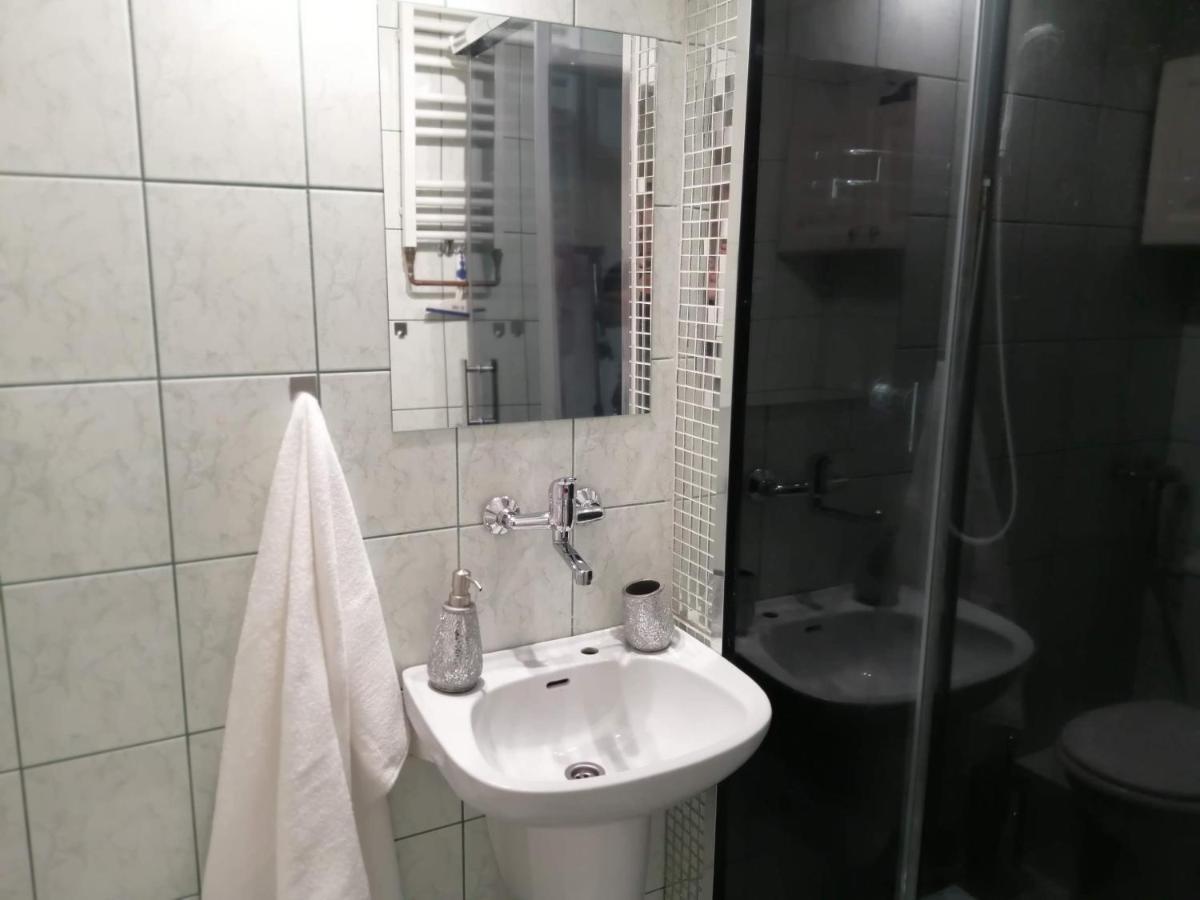 Self Check-In Targi Lotnisko Parking B Apartamento Poznan Exterior foto